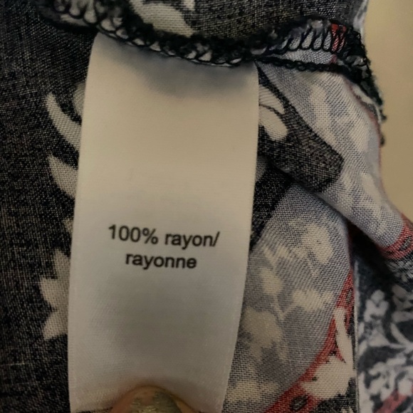 Maurices black, white, and red shawl - Picture 4 of 5